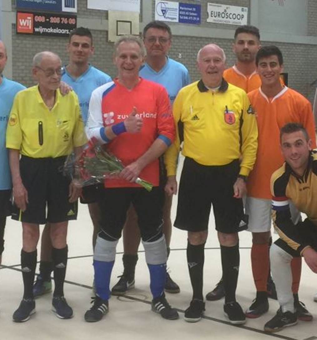 Afbeelding met persoon, schoeisel, kleding, person
Door AI gegenereerde inhoud is mogelijk onjuist.